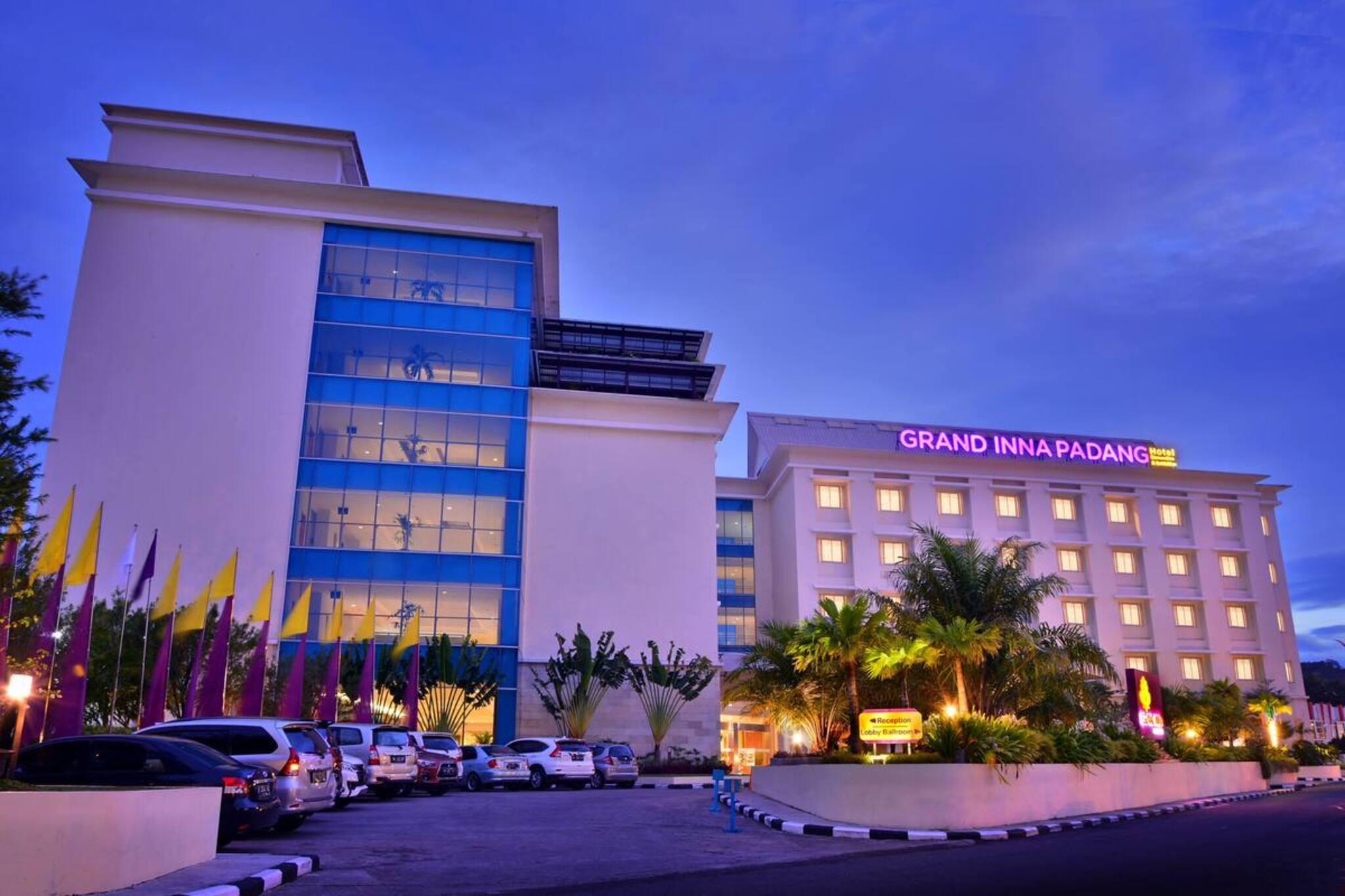 Hotel Truntum Padang Exterior foto