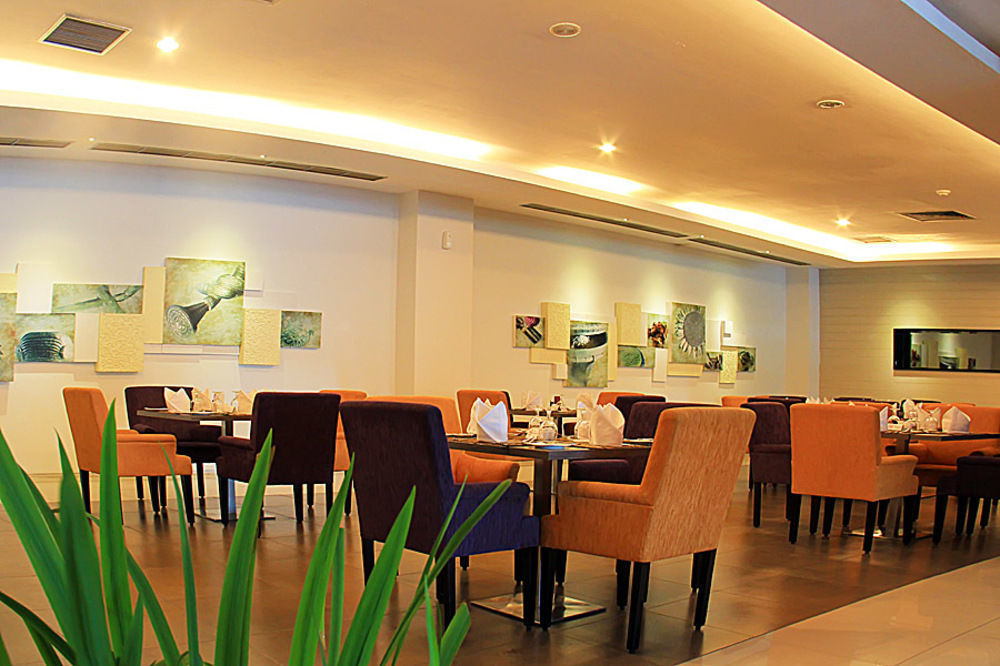Hotel Truntum Padang Exterior foto
